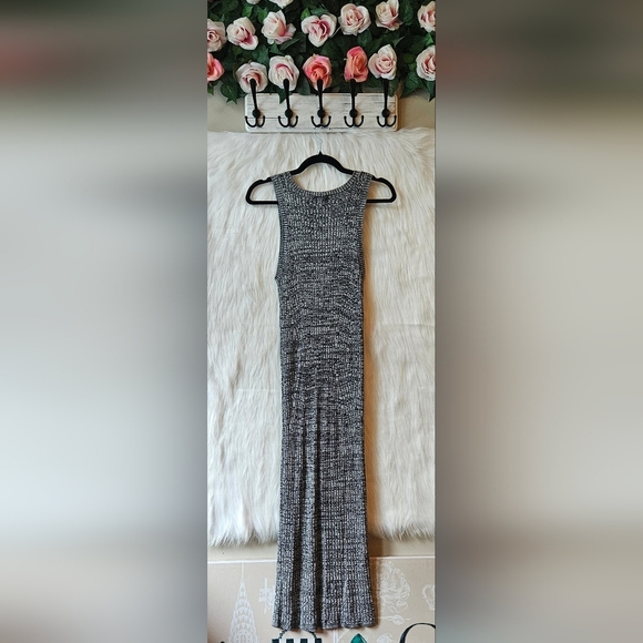 Dynamite Monochrome Longline Knit Maxi Dress - Picture 5 of 10